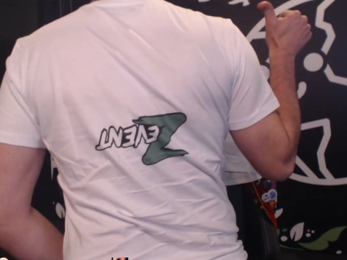 Briefouille's tweet photo. Petit thread des T-Shirt #ZEVENT22 imblocable et LEGENDAIRE du @RoiLennon ! (sera mis a jour au cours de l'event) 
Et je veux évidemment commencé par selon moi le meilleur : Le Lennon et un soutien TOTAL pour la planète https://t.co/iAlOp1Mr5r