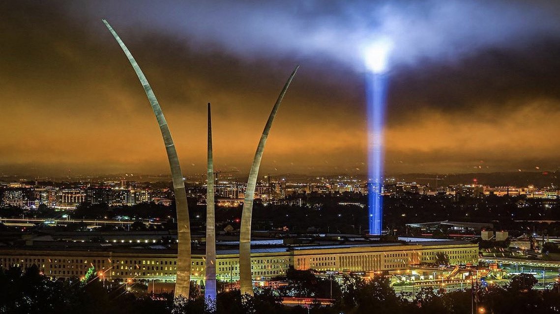 Today we remember the lives lost on this day 21 years ago and the brave first responders who answered the call. #NeverForget 

📷 : @7newsdc