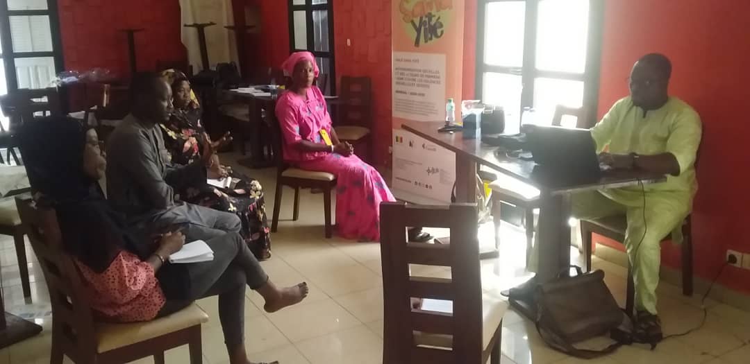 2apvsaintlouis1's tweet photo. #Seance de travail avec le nouveau chef de Projet du Bureau International des Droits des Enfants (IBCR) Sénégal
Un échange très fructueux et l'association d'aide aux personnes (2APV) lui souhaite pleins succès.
#2APV
#IBCR https://t.co/uewRVwL7oP