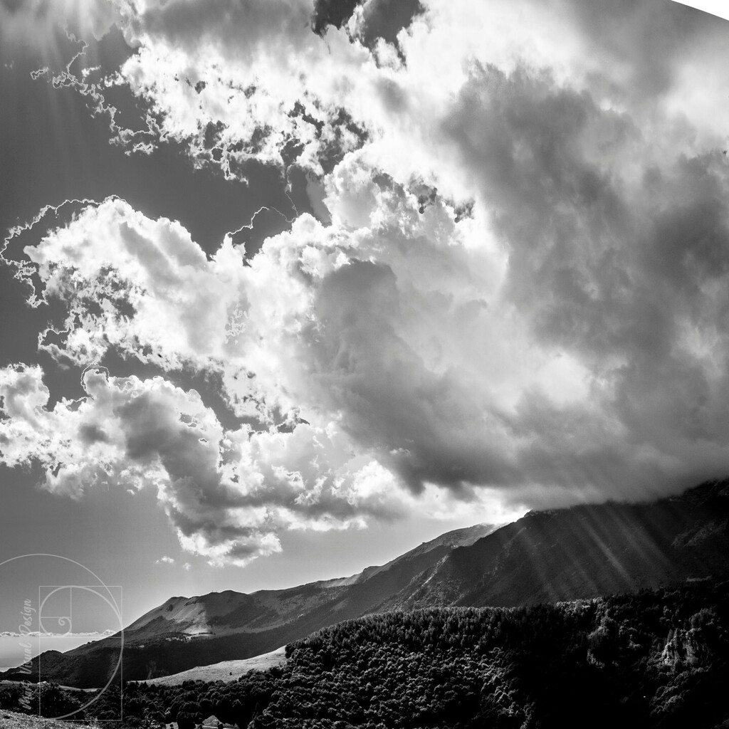 LPCNC's tweet photo. La LUCE, trova sempre una crepa ... ❤️
#nature #bwphotography #martvisualdesign #photographer #montebaldo #clouds #landscapes #light #canon #hiking #trekking #picoftheday #mountain #italy #gardalake https://t.co/Idg4NZHXBx https://t.co/WnjAyEVQuE