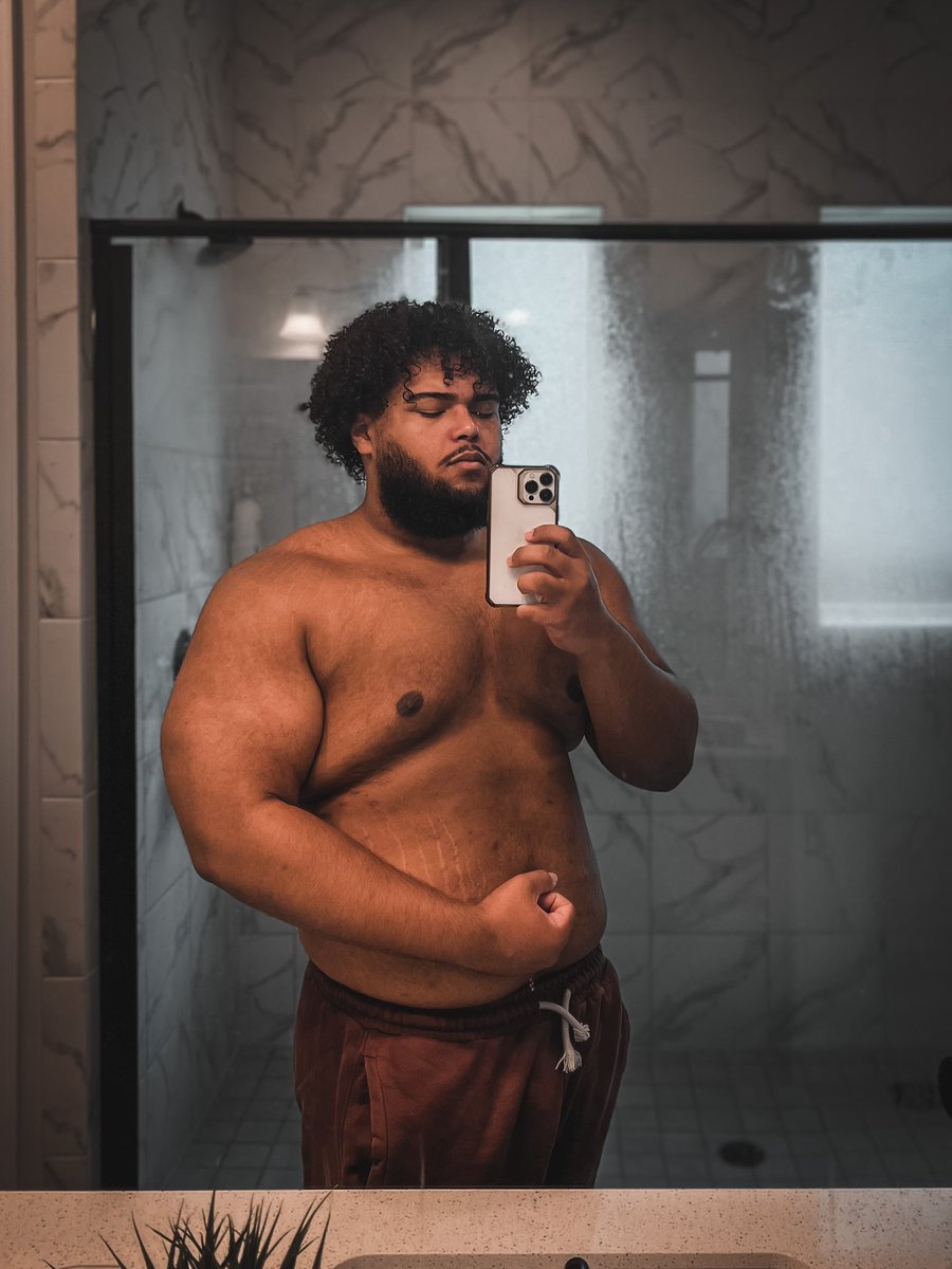 SoGrizzy's tweet photo. Found this picture from a bit over a year ago and realized that I did make a bit of progress. Mentally and physically. There’s about a 60lb difference in these photos.

Today I was able to look in the mirror and not immediately see everything wrong with me. Small dubs 👍🏾 https://t.co/JekgRUdnJ5