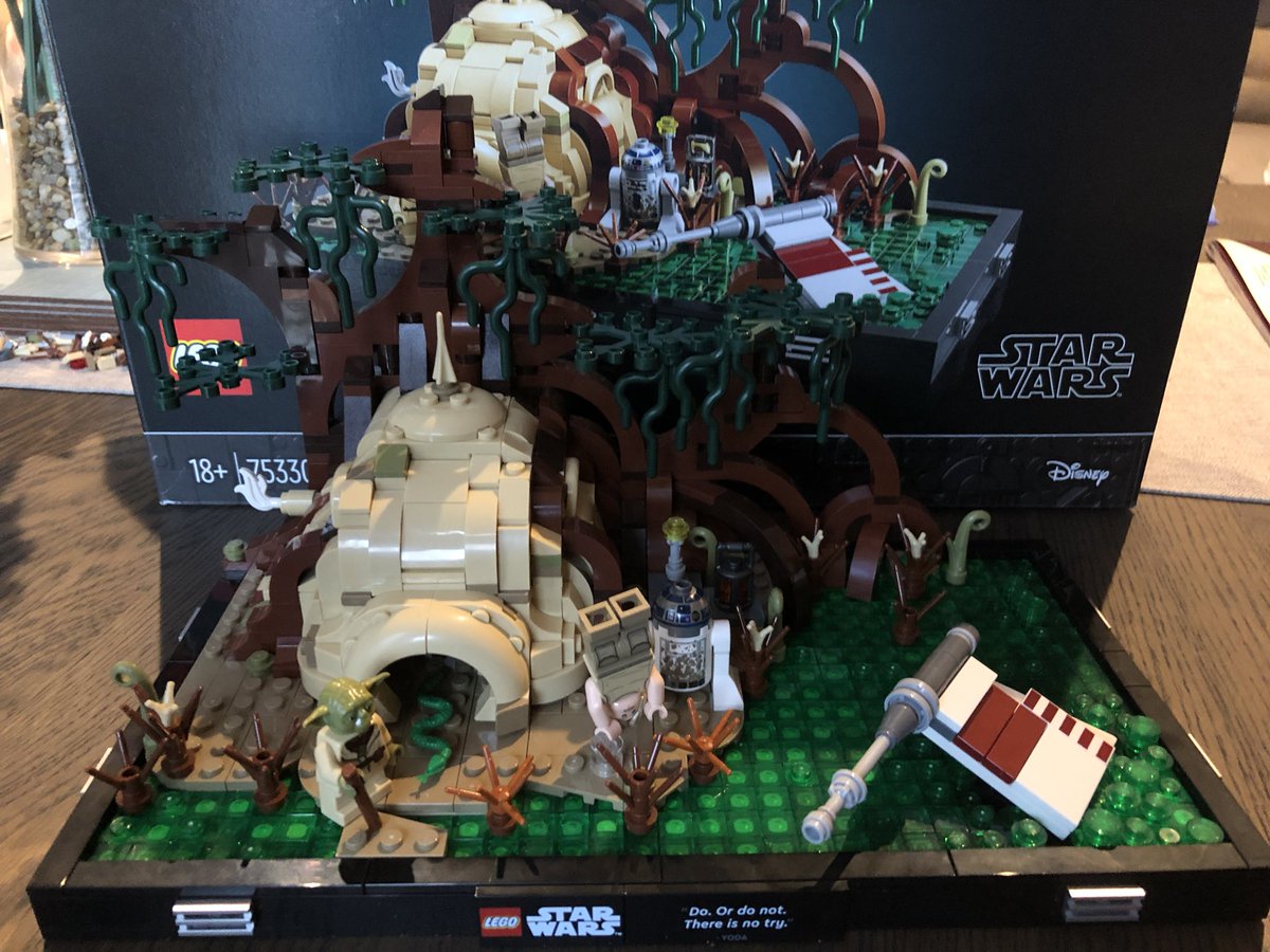 psmutd's tweet photo. Another brilliant @LEGO_Group Star Wars diorama. Great to see @MarkHamill doing his special moves in it too! #AFOL #EFOL https://t.co/ZItomBPodP