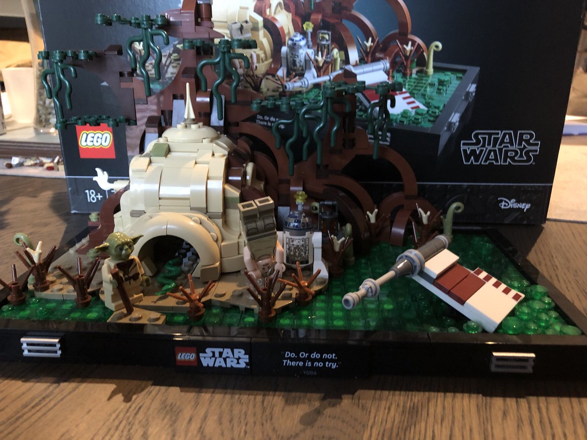 psmutd's tweet photo. Another brilliant @LEGO_Group Star Wars diorama. Great to see @MarkHamill doing his special moves in it too! #AFOL #EFOL https://t.co/ZItomBPodP