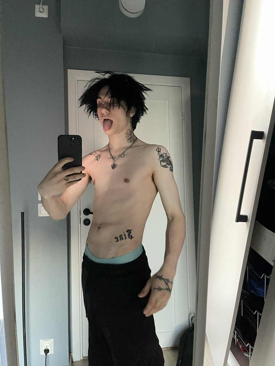 ohprinxesky's tweet photo. Are you thirsty?🧛🏻👹 https://t.co/g2qT8gBACO