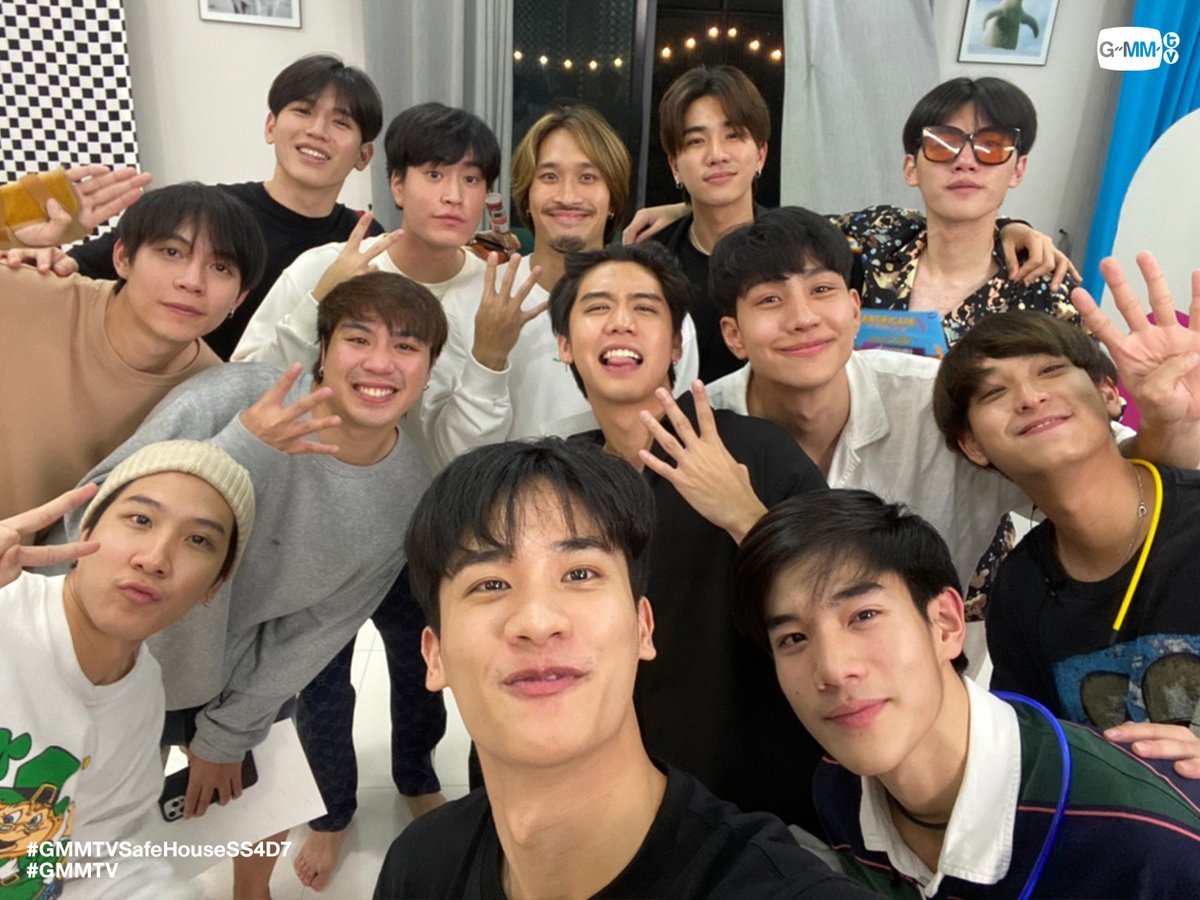 GMMTV's tweet image. นำภาพหมู่ของหนุ่มๆ #GMMTVSafeHouseSS4 มาส่งท้ายคืนนี้ค่ะ 😍
ขอให้คืนนี้นอนหลับฝันดีกันนะคะ
.
#GMMTVSafeHouseSS4D7
#GMMTV