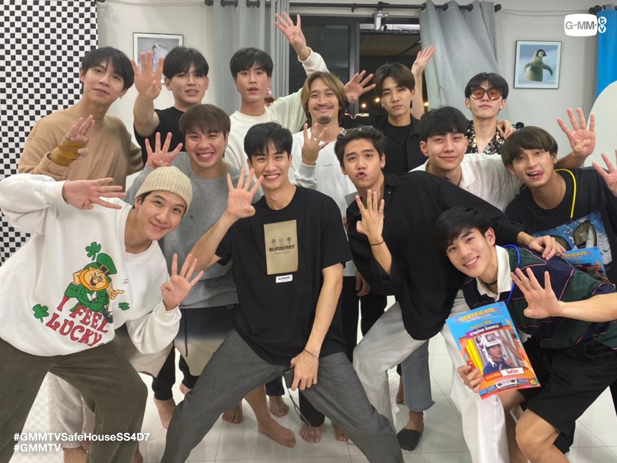 GMMTV's tweet image. นำภาพหมู่ของหนุ่มๆ #GMMTVSafeHouseSS4 มาส่งท้ายคืนนี้ค่ะ 😍
ขอให้คืนนี้นอนหลับฝันดีกันนะคะ
.
#GMMTVSafeHouseSS4D7
#GMMTV