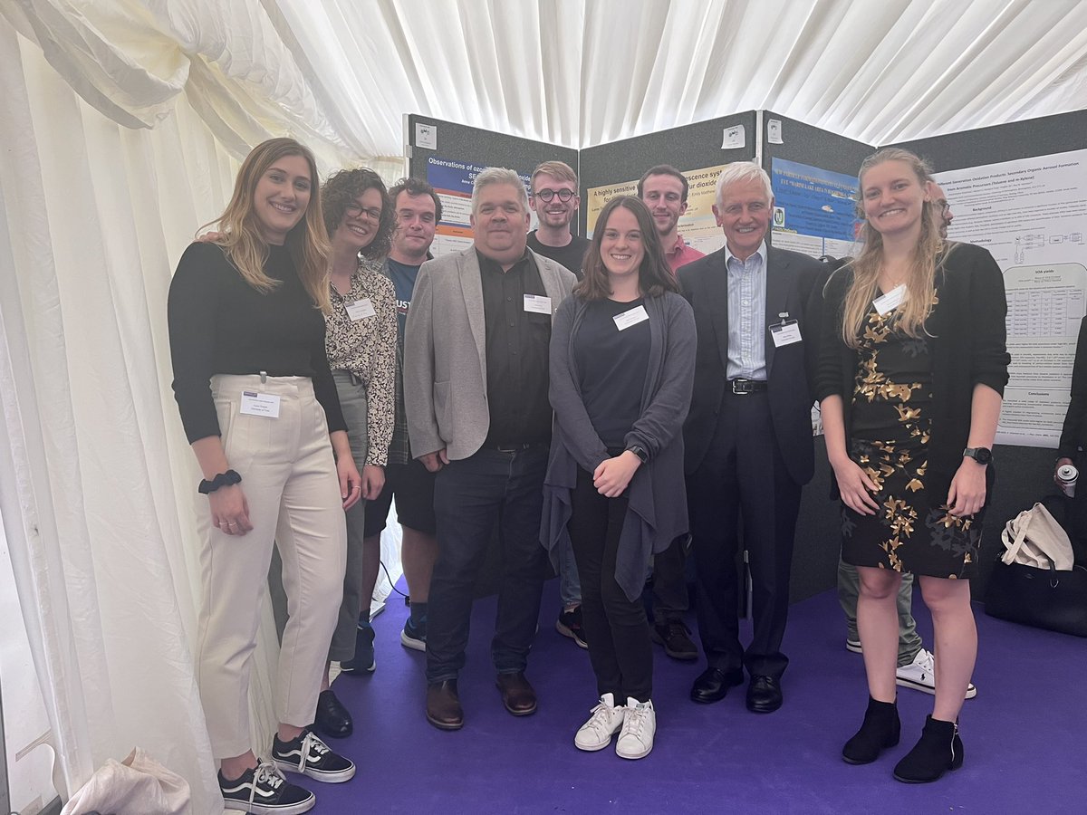 jdl_canary's tweet photo. Multiple generations of atmospheric chemists #IGAC2022! https://t.co/XcDUNmw00t