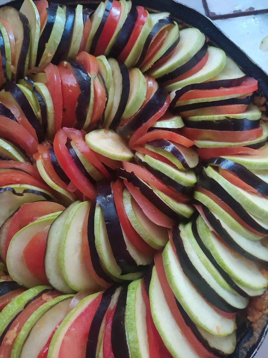 92lbss's tweet image. Ratatouille recién salido del horno papá!
