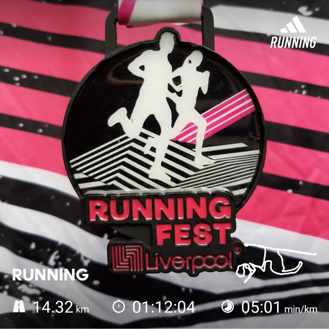 julio12345565's tweet photo. @SumandoKMx con la bandita @FalconsRunners 🏃🏃🏃 (Hay me tienen de colado) 🤣 . En equipo locos run #16K carrera #RunningFestLiverpool 🔴⚫⚪ #RunningFest riquilla la ruta 👍 . #YoElegiCorrer @templorunner @ManicomioRunner @ComuniRunners . Se corrió el festival run 🏃🏃🏃💨💨💨 https://t.co/QAp3E5AopV