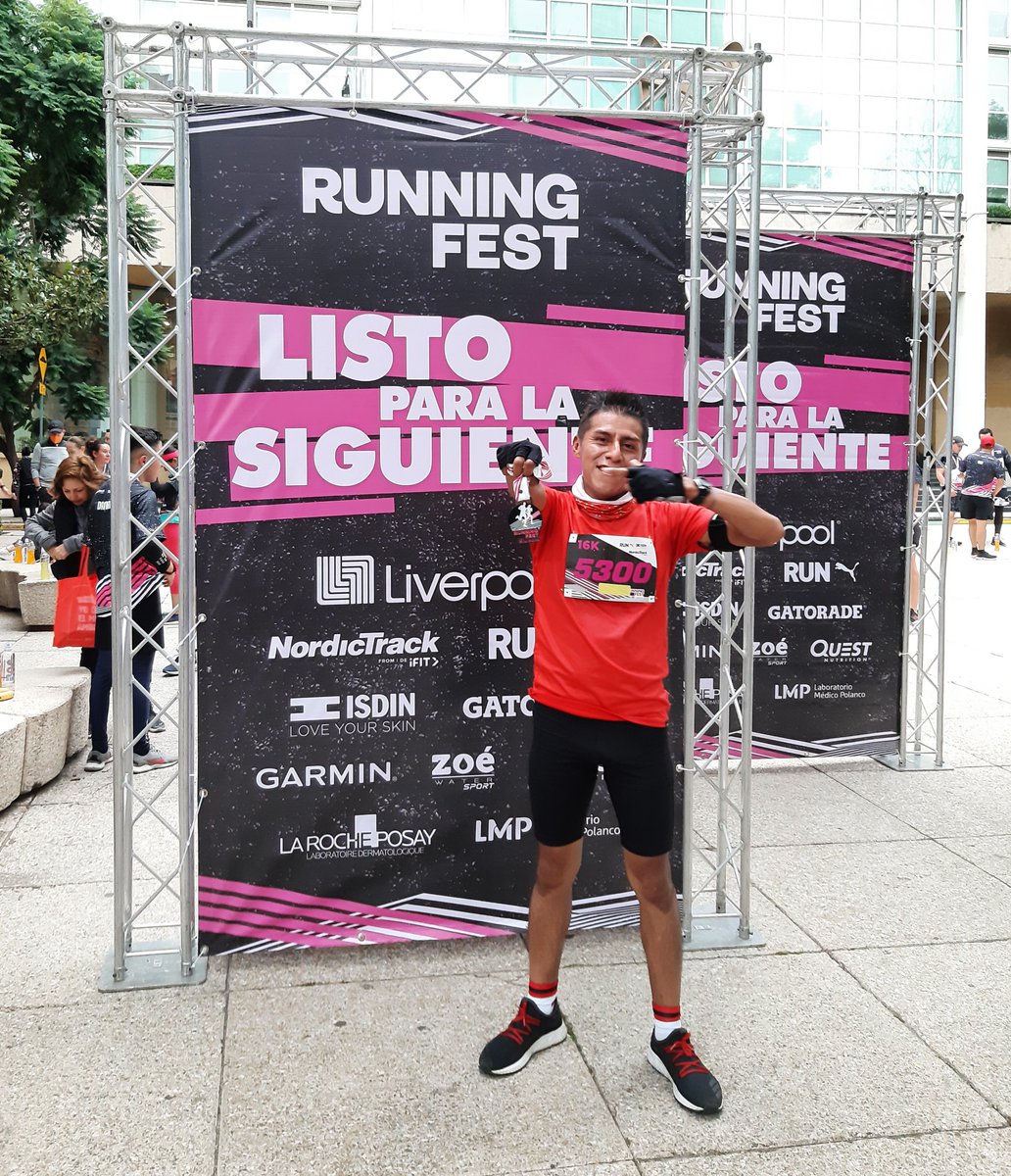 julio12345565's tweet photo. @SumandoKMx con la bandita @FalconsRunners 🏃🏃🏃 (Hay me tienen de colado) 🤣 . En equipo locos run #16K carrera #RunningFestLiverpool 🔴⚫⚪ #RunningFest riquilla la ruta 👍 . #YoElegiCorrer @templorunner @ManicomioRunner @ComuniRunners . Se corrió el festival run 🏃🏃🏃💨💨💨 https://t.co/QAp3E5AopV