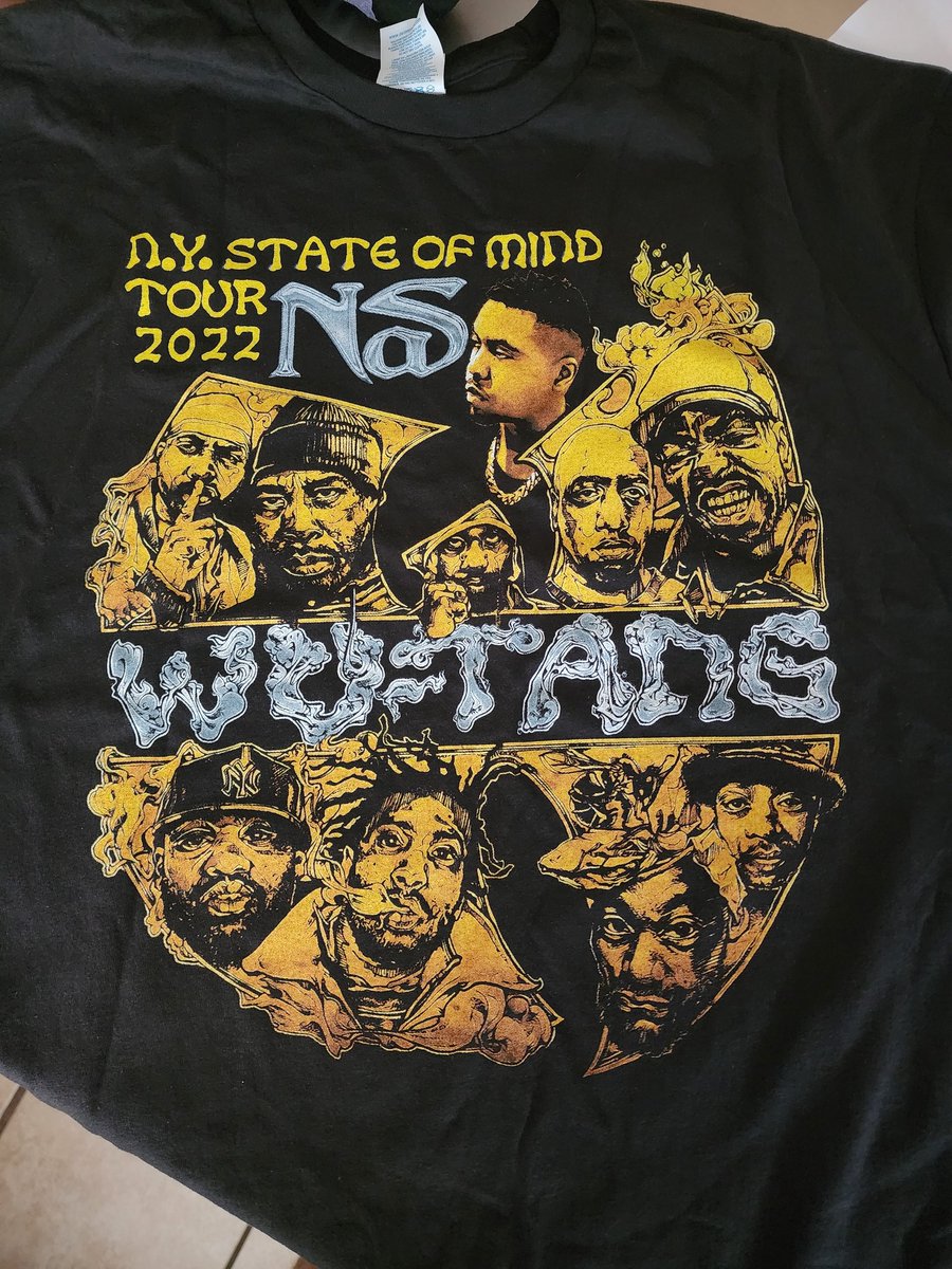 lyrical36's tweet photo. Got a great bootleg tee at the #nystateofmindtour last night! Had @methodman showed up with @WuTangClan @Nas and @BustaRhymes maybe I would have bought a legit one 🤷‍♂️👐🐝#wutang https://t.co/JvTcWz6o3y