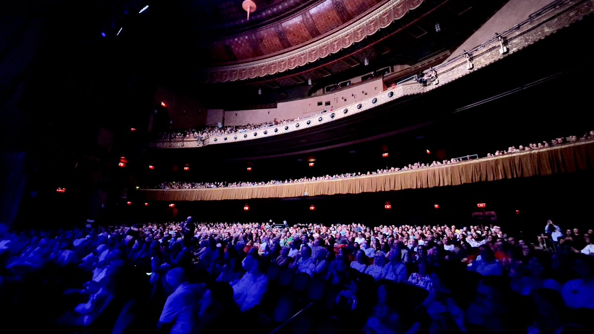 ZuccheroSugar's tweet photo. Grazie New York per il sold out di ieri sera nel mitico Beacon Theatre. Ci vediamo questa sera a Mashantucket!

Thanks New York for last night's sold out show at the legendary Beacon Theatre. See you tonight in Mashantucket!

#ZuccheroWorldWildTour #ZuccheroLive https://t.co/XkdYG5HMiR