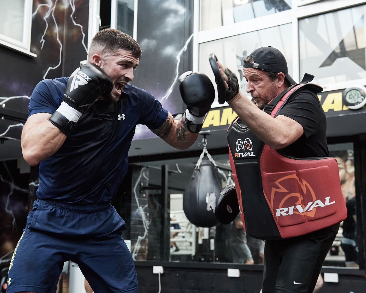 Markheffron91's tweet image. Early night for me ready for a big last hard weeks training let’s make it a big one  @JoeG 💥🥊 #kiddynamite 
@Oldham_Hour #oldhamhour