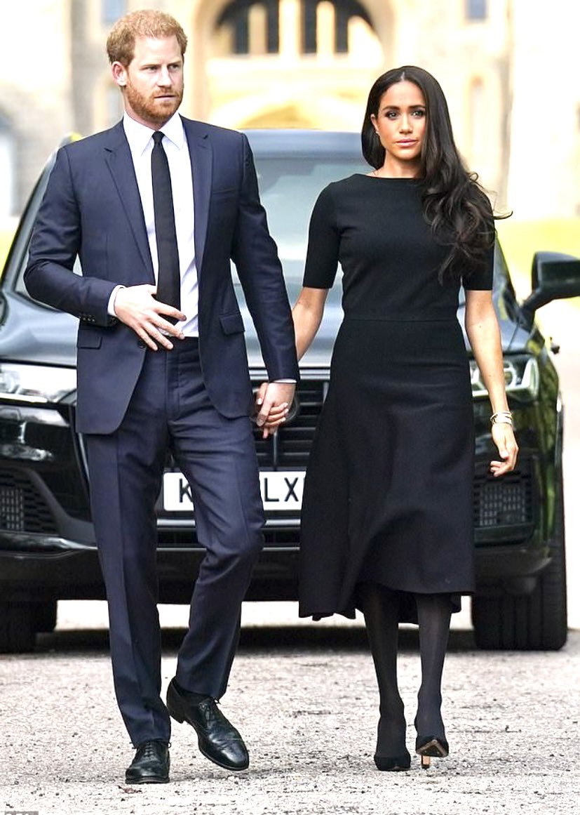 _Genevieves_'s tweet photo. Don’t you DARE turn The Queen’s funeral into the H & M show (Netflix Inc.) 😡 The Queen wasn’t important enough for you to visit at Balmoral when she invited you!
“H & M are considering flying their children to the UK. Archie 3 & Lilibet 1 remain in California with Doria” https://t.co/HtSsvuiyNs
