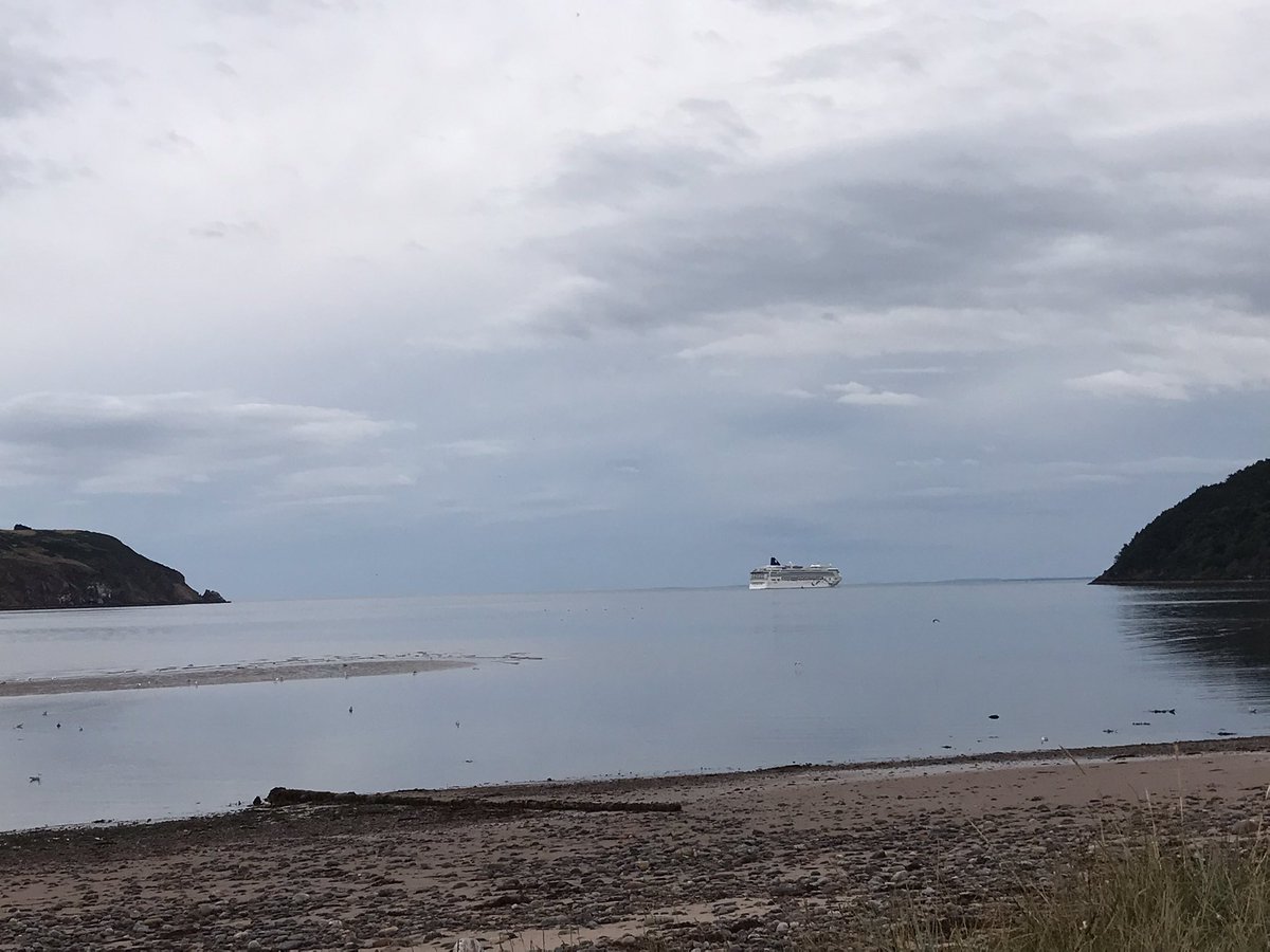 greenmole49's tweet image. Norwegian Dawn Cruise Liner off between the #Sutor’s to their next Port of Call.