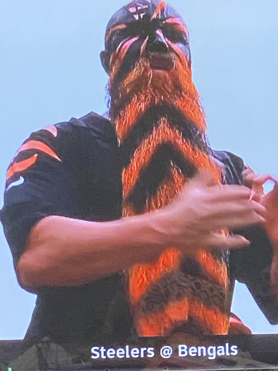 Bvrat's tweet photo. Some heroes don’t wear caps. #whodey #livebearded https://t.co/KskWgwxonJ