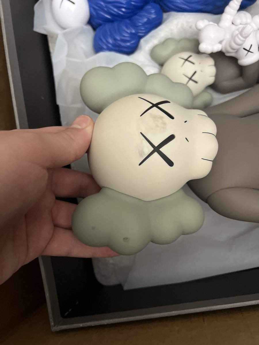 raisedbywlvs's tweet photo. So decided to sell my kaws set on @stockx sent it out mid august. StockX held onto the package for 3 weeks before contacting me saying that the item came broken and sent me pictures of the broken foot. Just received them back and every figure has a scuff or defect. I packed well. https://t.co/Hf5yEcfWo6