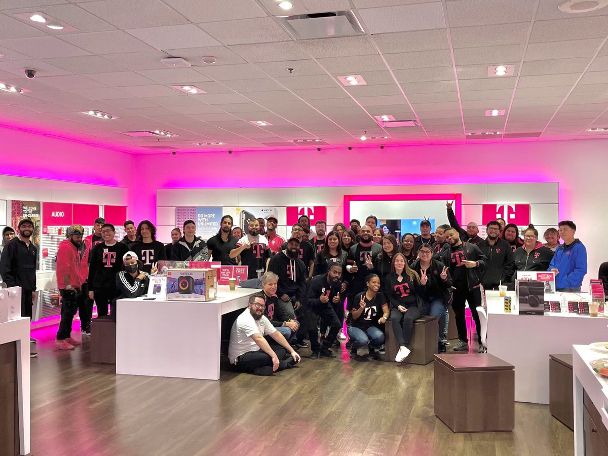 marcella_duenas's tweet image. Successful September District meeting! Welcome to #ChefsOfTheWest @LF_Bucaro! Excited for whats next to come! #ChicagoMOB