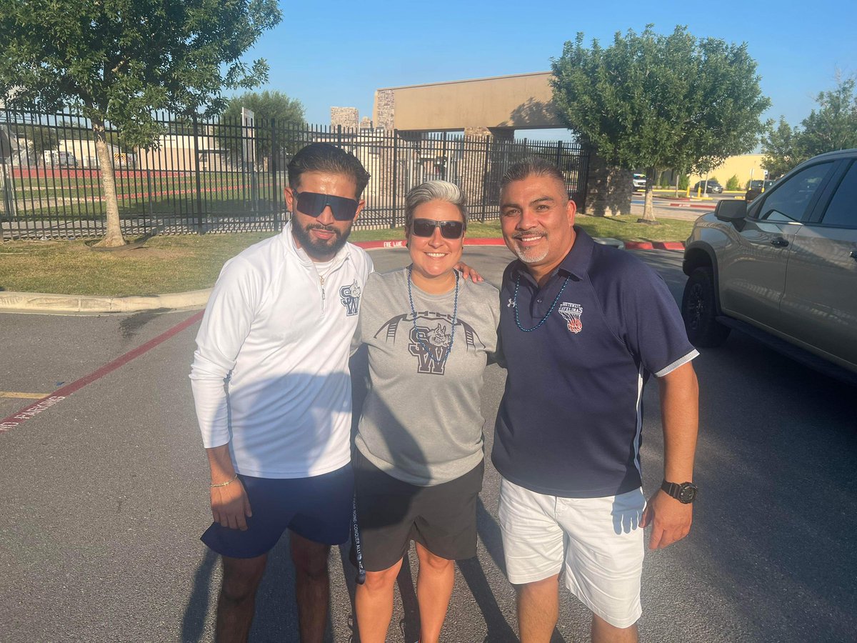 On behalf of our PSJA Southwest ECHS principal Dr. Jose Montelongo we would to thank the many students, parents, administrators, and staff who made the Javelina Tailgate a great time and a sucessful event. #PSJASWProud #PSJAProud #JavelinaNation #psjaisd