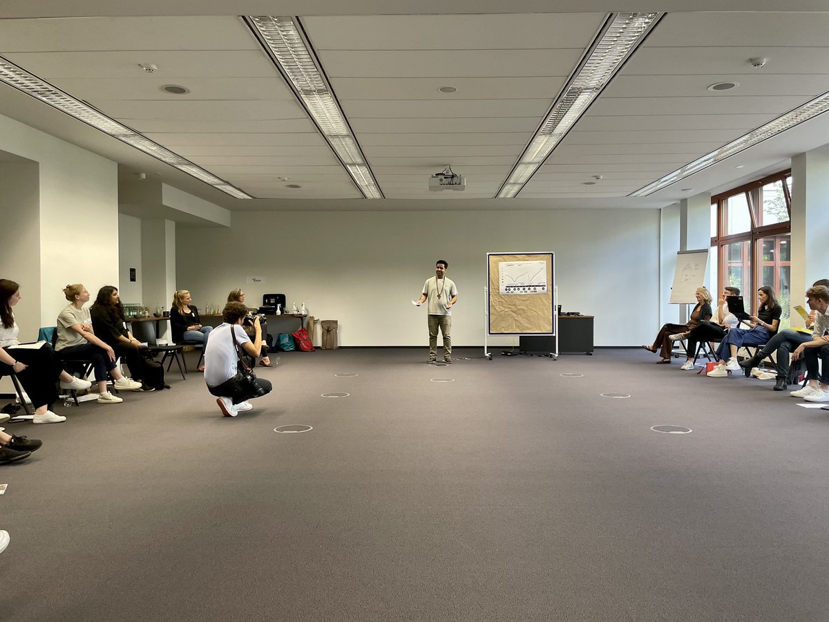 AnNusratDE's tweet photo. Nach genau einem Jahr ist für uns an diesem Wochenende das Förderprogramm im Rahmen von #MITWIRKEN zu Ende gegangen. Mit 14 weiteren inspirierenden Demokratie-Initiativen feierten wir ein Jahr voller Erfolge, harter Arbeit und vieler Herausforderungen. @demokratieghst https://t.co/az2bPsv8p2