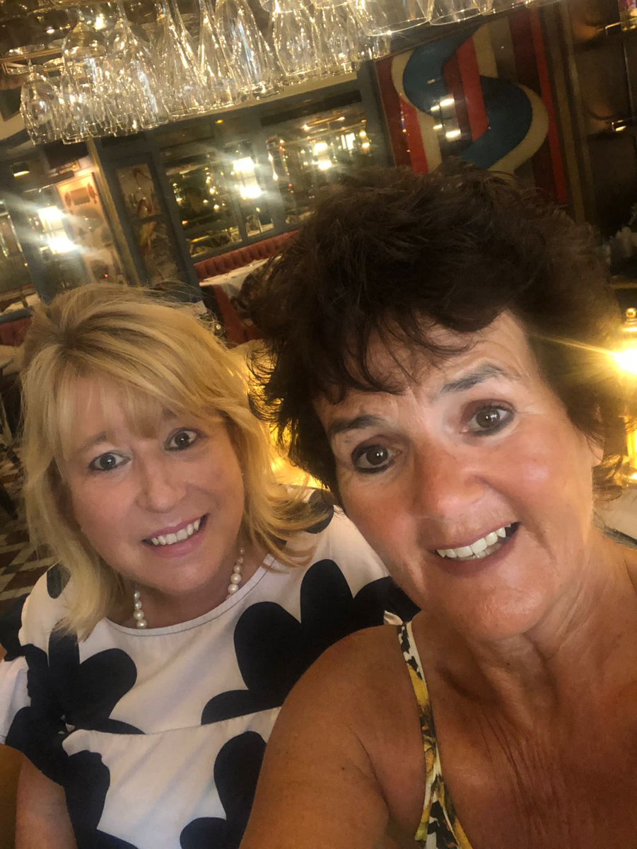 margosmunchbox's tweet photo. A few from last weekend at The Ivy with the In Crowd 🍸 https://t.co/PN7WcrGvwp