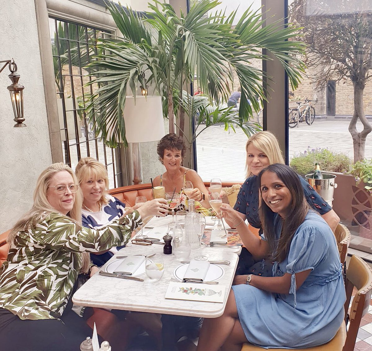 margosmunchbox's tweet photo. A few from last weekend at The Ivy with the In Crowd 🍸 https://t.co/PN7WcrGvwp