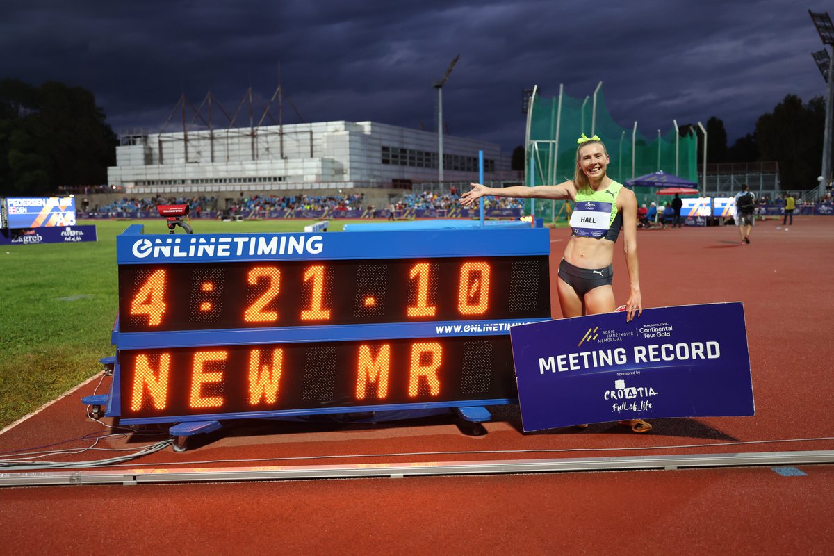 All smiles for @Linden_hall who takes home the inaugural Memorial Boris Hanžeković women's mile win and a shiny new personal best ✨ #ContinentalTourGold