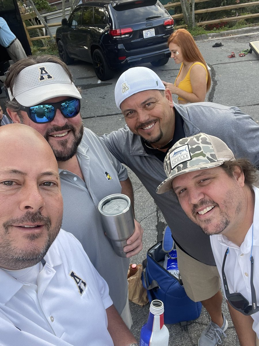 dw9944's tweet photo. @jimmyg44 @CollegeGameDay @AppState_FB @appstatesports Come check out this sweet RV and tailgate! https://t.co/zLN0aLWF4X
