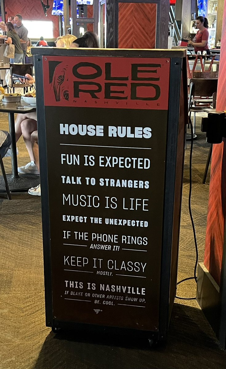 Hey <a href="/blakeshelton/">Blake Shelton</a> having a burger in downtown Nashville, can you guess where?