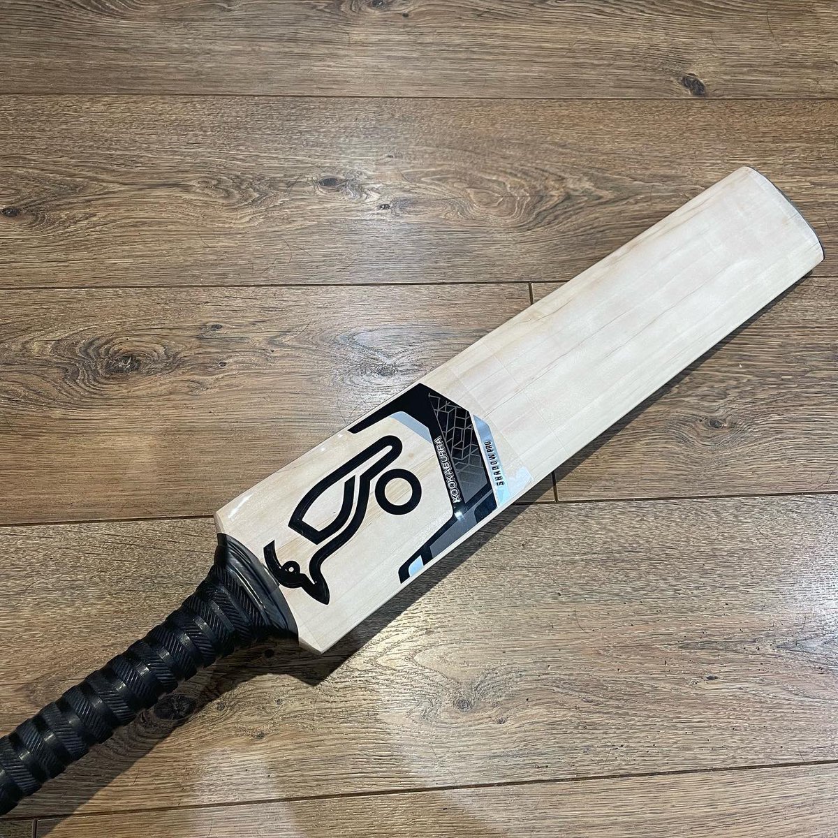 Z10Cricket's tweet photo. Little refurb done for @Johntommo76 ready for The Eagle’s birthday. Hope he likes it. Refurb season is approaching, get your bats in soon to get this year’s prices #refurb #refurbished #cricket #cricketbat https://t.co/grD7VFZSoO