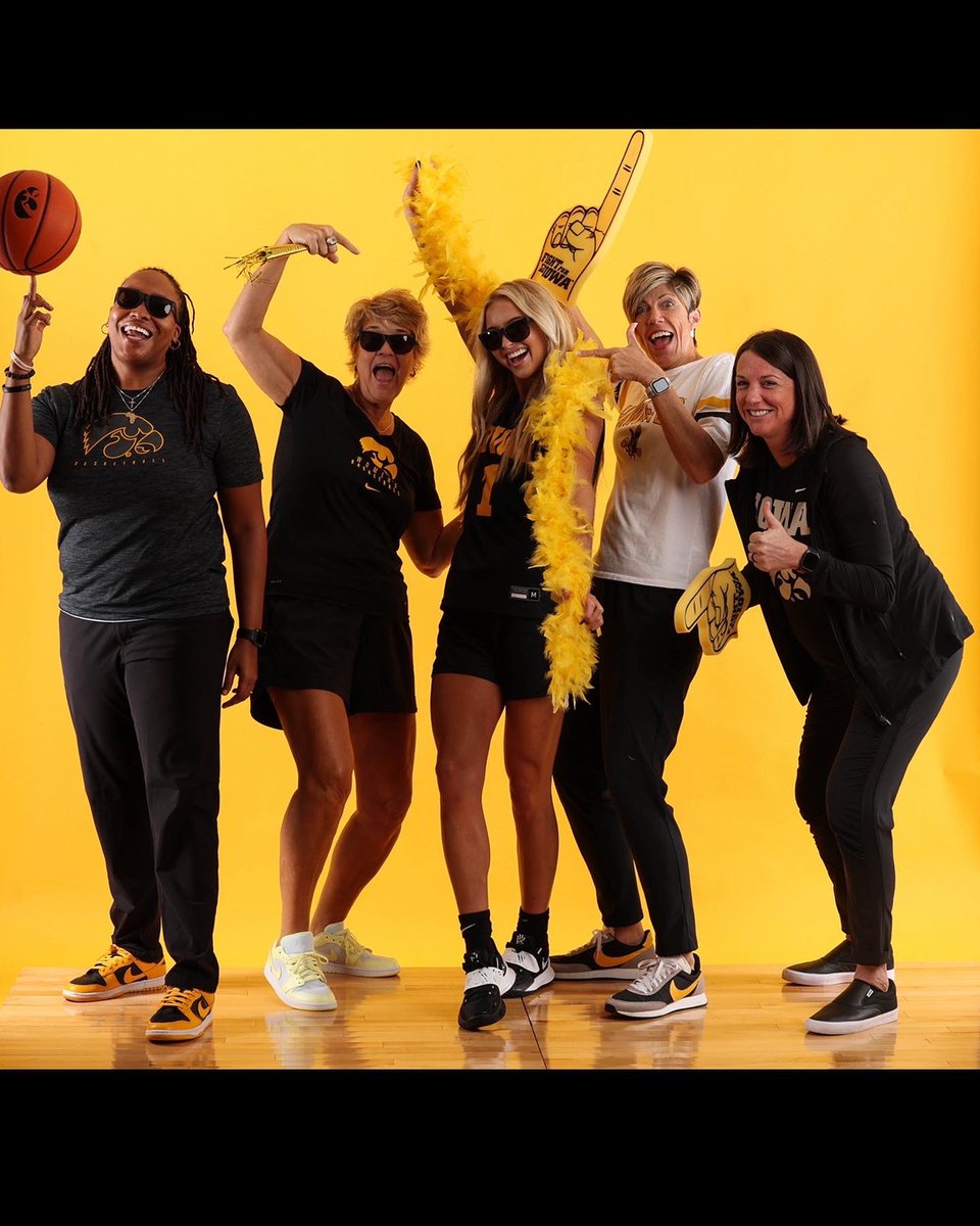ChloeSpreen's tweet photo. Had such a great unofficial visit at @IowaWBB. Thank you @LisaBluder and the whole staff! 💛 https://t.co/oB05V2YjhR
