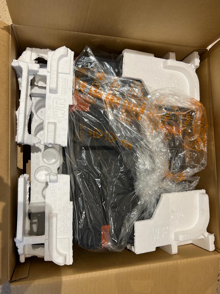 luke_helder's tweet photo. @currys @CurrysServices @currysplc 

Honestly could not believe my eyes when I unboxed a £300 printer I purchased from Curry's Mile End today and was presented with a clearly used and broken mess covered in food stains for a DIFFERENT MODEL of printer. Unbelievable. https://t.co/e56yz9f71o