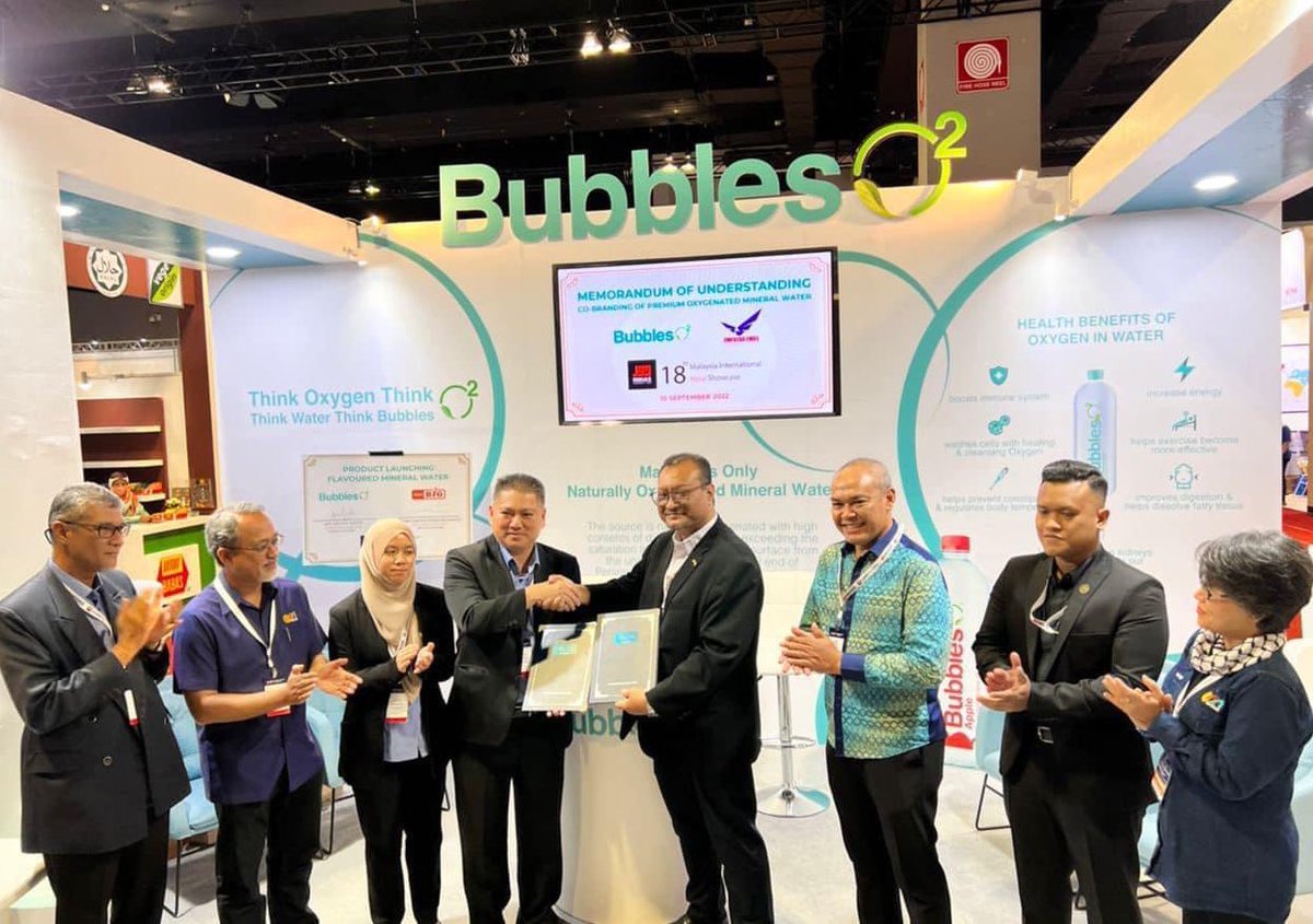 firdausonnie's tweet photo. Towards more achievements & success together.
#EmpayarEmasMarketing
#BubblesO2
#MemorandumOfUnderstanding https://t.co/mrohLCrNMU
