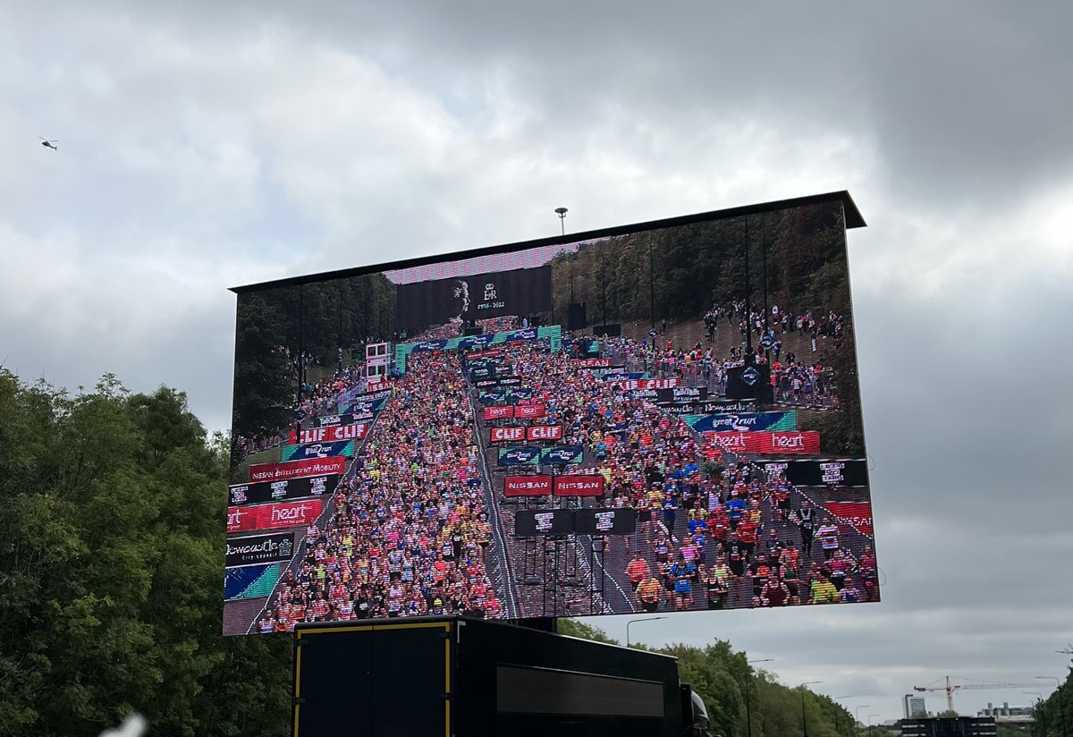 HelenKM22's tweet image. Fab day at the #GreatNorthRun with @SAK7 Now for the long drive home….getting out of the 🚘 could be fun! Well done to all running particularly those raising money for so many great causes, including @nationaltrust