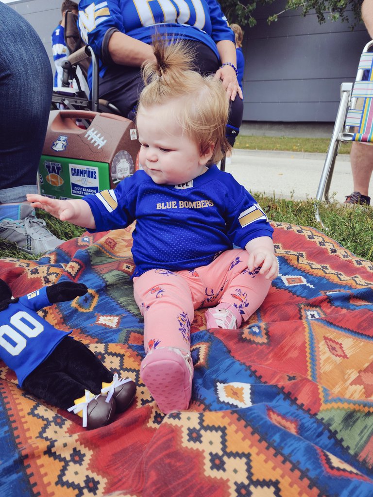 fraserdelaney's tweet photo. Took Sophia for her first tailgate at Banjo Bowl. We didn't stay for the game and so sad we missed the @GCFunPolice!! They found the hubby tho.. 🤣 @Danno212 #WinnipegBlueBombers https://t.co/DCJRiHBWMt