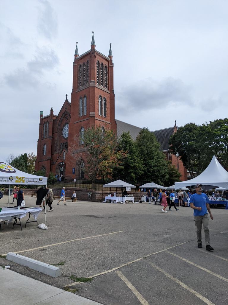 robdeutschmann's tweet image. Get down to the Tiny Takeout fundraiser now. Great people doing great work. Help them to keep giving out the dough and other awesome food stuff by giving them some of your dough. #wrawesone.