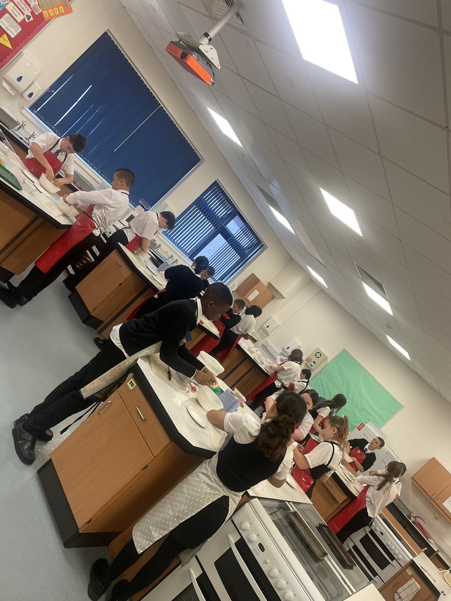 MainJillian's tweet photo. Ready for another fantastic week at @BishopbriggsFCS some of last weeks highlights! https://t.co/BPLRc919Cd
