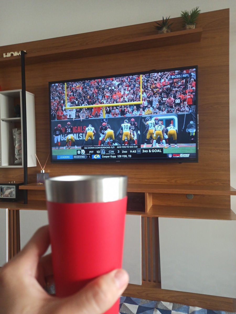 eduardoqmf's tweet photo. Domingão vai ser assim: Red Zone na @ESPNBrasil e breja. Esperando @packers entrar em campo.
Sunday will be like that: Red Zone at @espn and beer. Waiting @packers
Get in the field.
#GoPackGo
#ESPNnoStarPlus #RedZone #RedZoneNaESPN https://t.co/xsH4c4BMtN