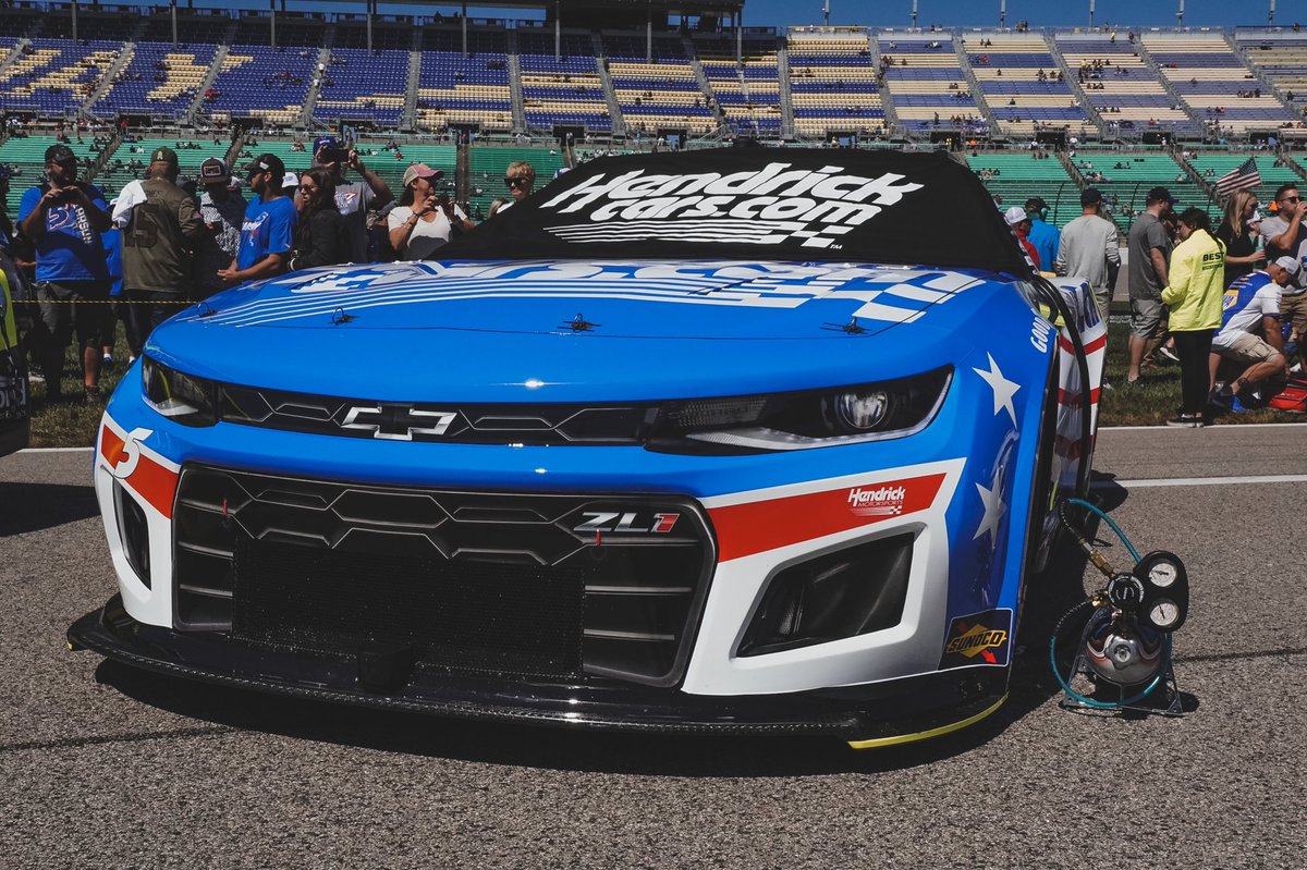 TeamHendrick's tweet photo. Our Chevrolet Camaros are all lined up at @kansasspeedway! https://t.co/1WNOdiLDcA