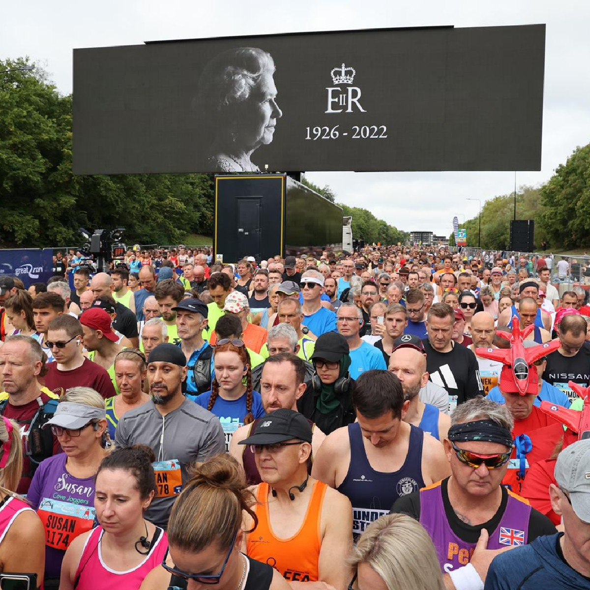 Thank you to the thousands of #GNR2022 runners, volunteers &amp; spectators, who respectfully came together under the very special circumstances.

It was a fitting tribute to the Queen, to honour her life, whilst also celebrating people raising much needed funds for worthy causes.