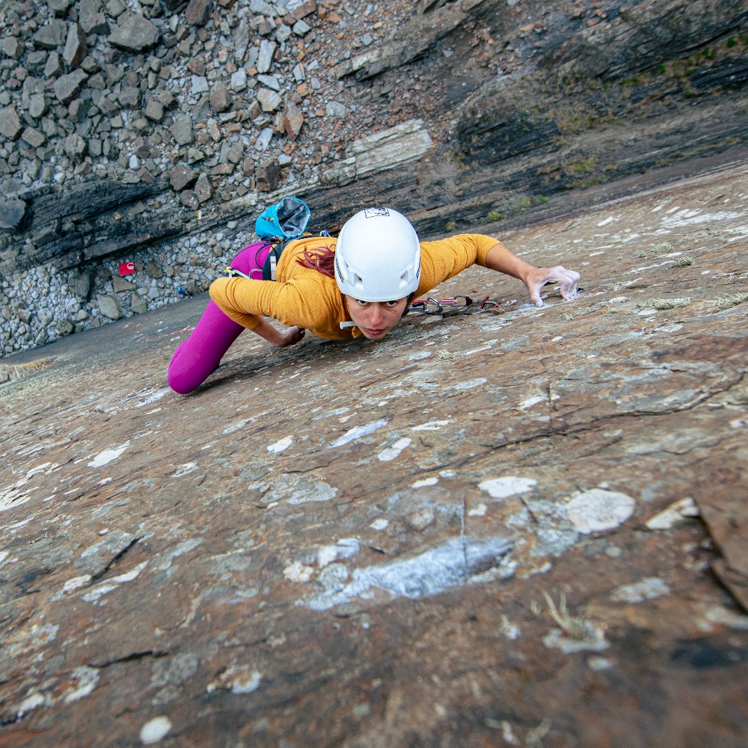 "I can’t tell you how many times local climbers have twisted their faces at me, wondering how it is that I’ve ended up in the UK."

Rab athlete Anna Hazelnutt explores the importance of mindset when projecting hard trad.

bit.ly/3TNs8q2

#TheMountainPeople #WeAreRab