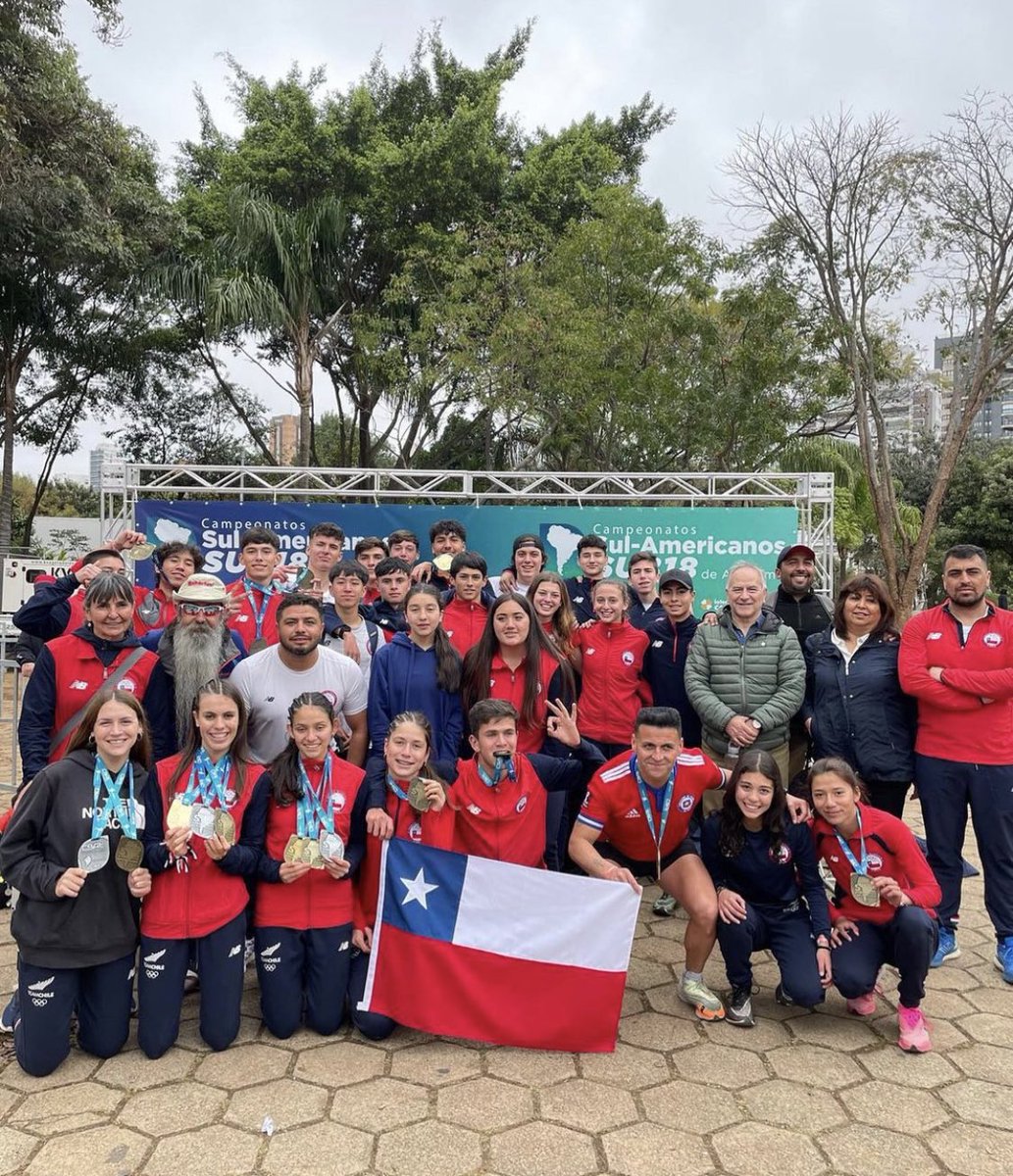 TeamChile_COCH's tweet photo. ¡EXTRAORDINARIOS! 😍😍😍

El Team Chile 🇨🇱 de Atletismo cosechó 12 medallas en el Sudamericano Sub-18 de Sao Paulo 🇧🇷: cuatro oros 🥇, tres platas 🥈 y cinco bronces 🥉. De esta manera, ganó el premio “Estímulo”, reservado a la selección que más mejoró 👏🏻👏🏻👏🏻.

#VamosTeamChile 🇨🇱 https://t.co/FNPig3pDAT