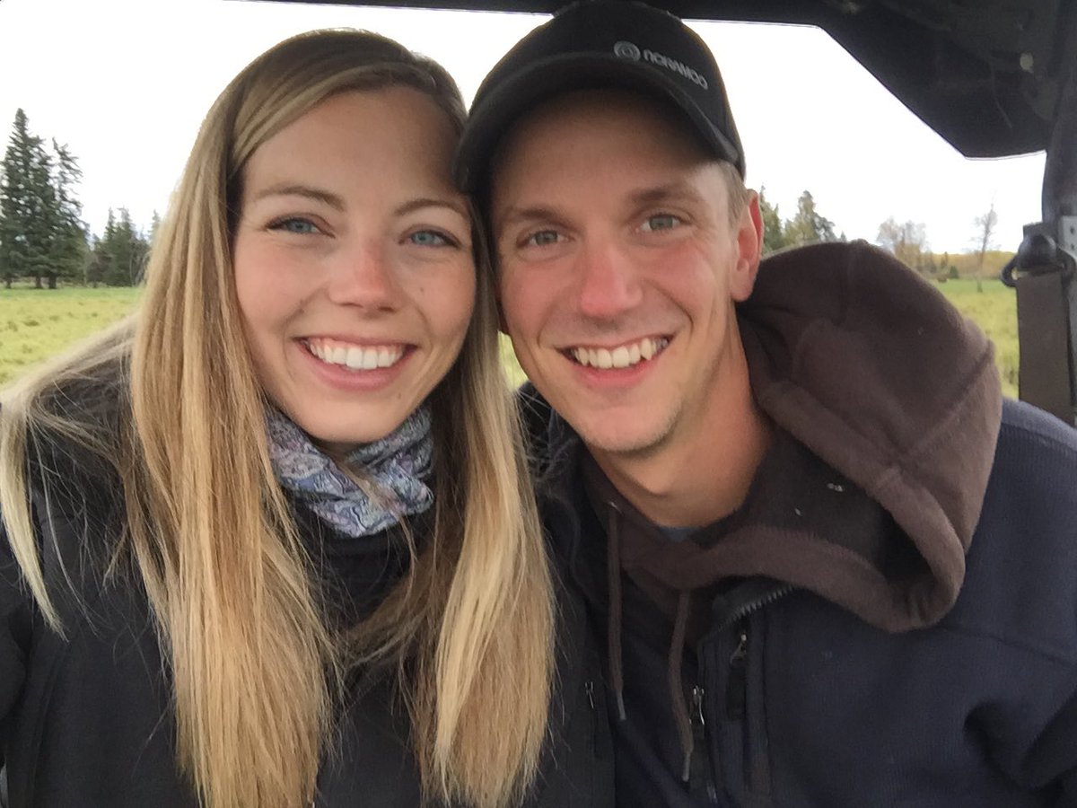 GlenKummer's tweet photo. 3 years ago @katlyn_kummer agreed to go on a date checking cows. Maybe in another 3 years we’ll take this relationship seriously and take it the next step https://t.co/NjAkB0YZZE