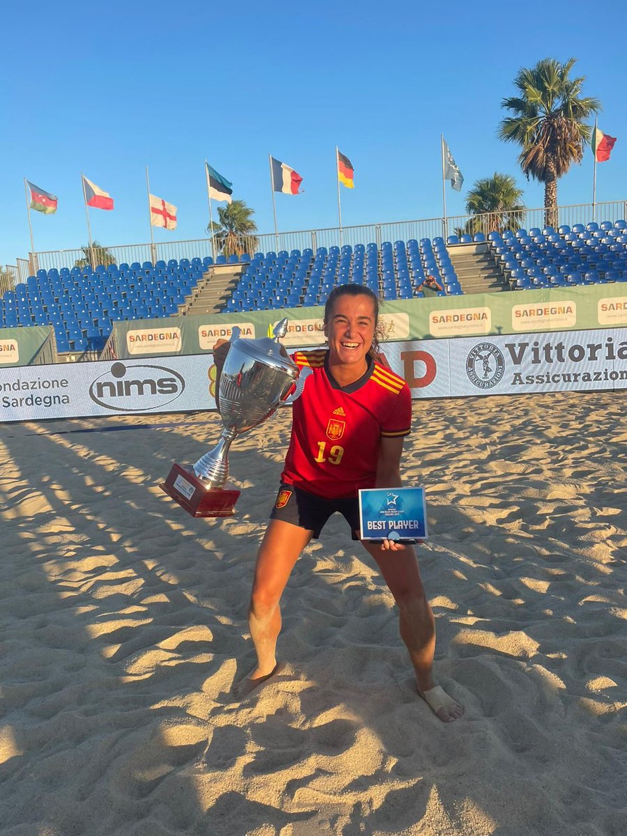 Orgulloso de la mejor jugadora de europa
<a href="/sport/">Diario SPORT</a>sRac1
<a href="/tjcope/">Tiempo de Juego</a> @sport <a href="/mundodeportivo/">Mundo Deportivo</a> <a href="/adrimanau21/">Adriana Manau</a> 
<a href="/Alfremartinezz/">Alfredo Martínez</a> <a href="/elchiringuitotv/">El Chiringuito TV</a> <a href="/jpedrerol/">Josep Pedrerol</a> <a href="/SERDeportivos/">SER Deportivos</a> <a href="/FutbolPlayaRFEF/">Fútbol Playa RFEF</a>