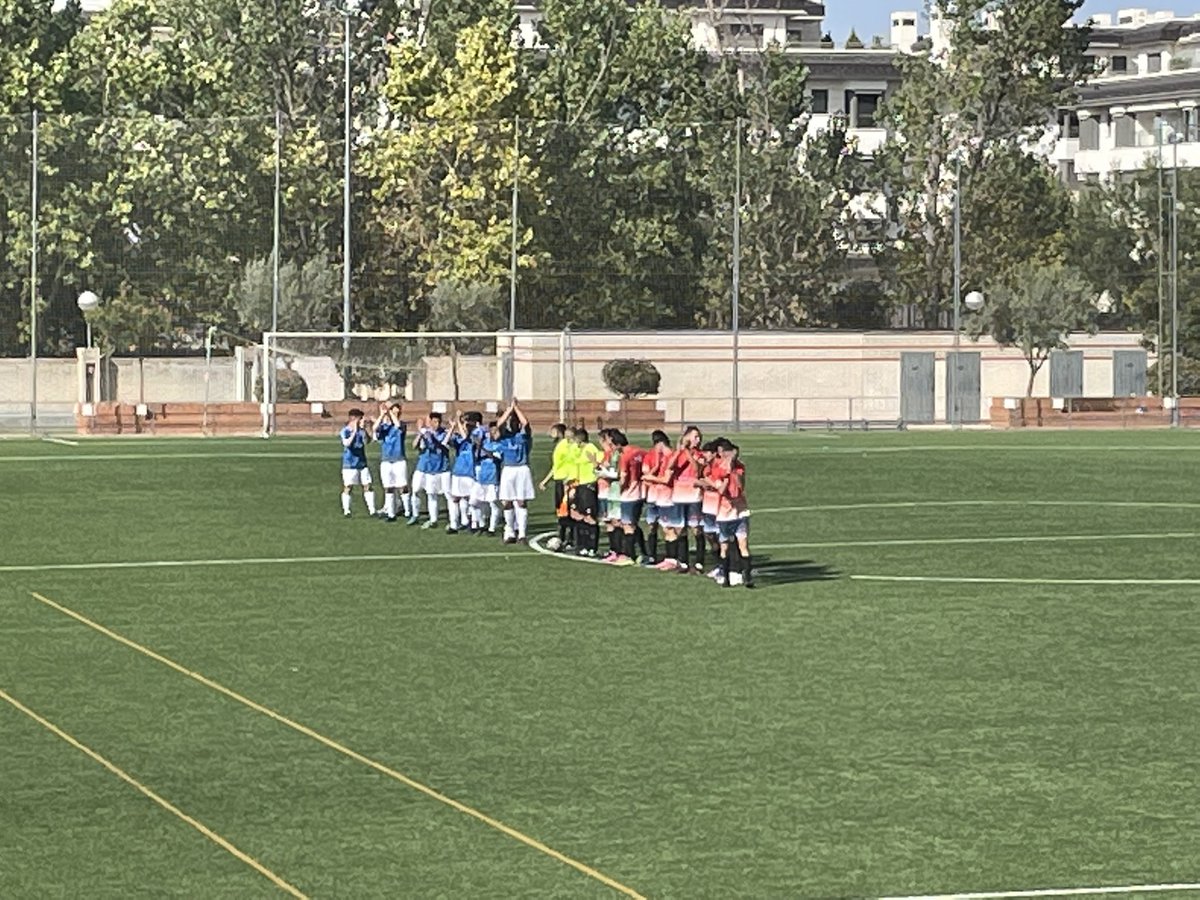 PPascualos1's tweet photo. Buen empate a 1, en casa de La Moraleja. Gol de Rober. Nos empataron en un penalti dudoso. Y tuvimos el segundo gol en un larguero de Maku y en varias ocasiones pero no llego el gol. Buen comienzo de Liga @CDVicalvaro @de_litris @orgulloazulon Fotos nuestras 💙👍 https://t.co/L9PWifvg46