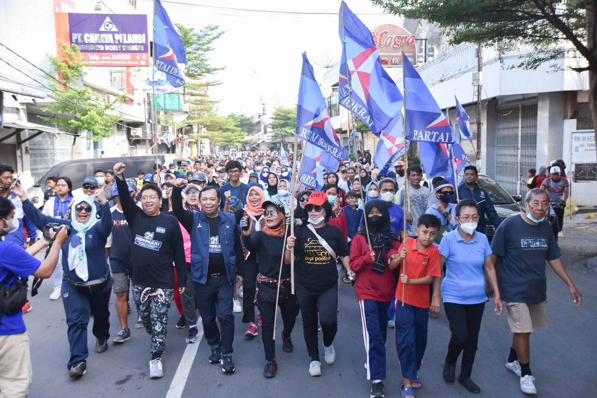 MahmudRusda's tweet photo. Jalan sehat, santai, dan bahagia bersama warga cirebon dalam rangka HUT PD ke 21 yang diselenggarakan oleh DPC Kota Cirebon. https://t.co/F6R6526JYI #HBD21Demokrat #AHYPemimpinPerubahan