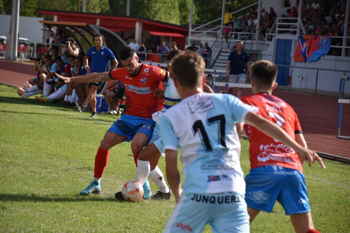 ArosaSCOficial's tweet photo. FINAL 🏁 Comezamos da mellor maneira posible! Boas sensacións, vitoria e os primeiros 3 puntos! 

CD Barco 0 - 1 #ArosaSC 

#ForzaArosa #TerceraRFEF https://t.co/vHN5uJIuMd