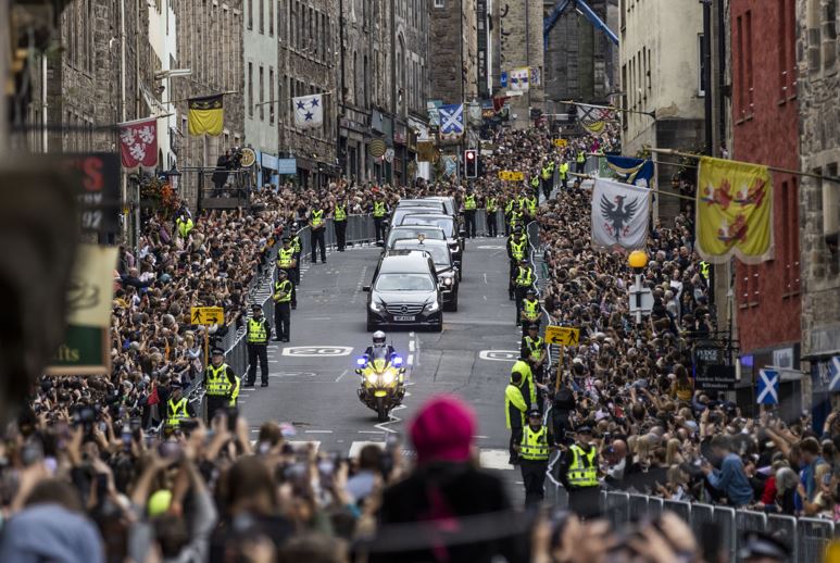 It's moments like this you are reminded of Scotland's silent majority. We don't need to campaign, protest, shout or scream. We simply live our lives quietly in our country. Ignore the petulant noise from the minority. The streets we line are British. Rest easy Ma'am 🇬🇧