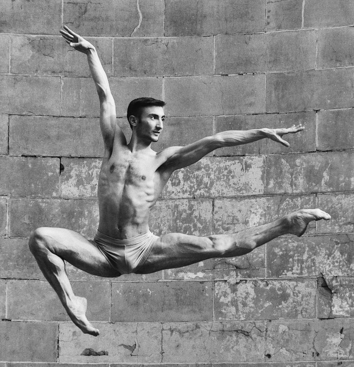 AgnelliRamon's tweet photo. Eccomi qui su Twitter 💫 
La cosa più bella di tutto questo é essere grado di continuare a fare ciò che amo 🤍 
Ig: ramon_agnelli https://t.co/KNKClPqr4j
