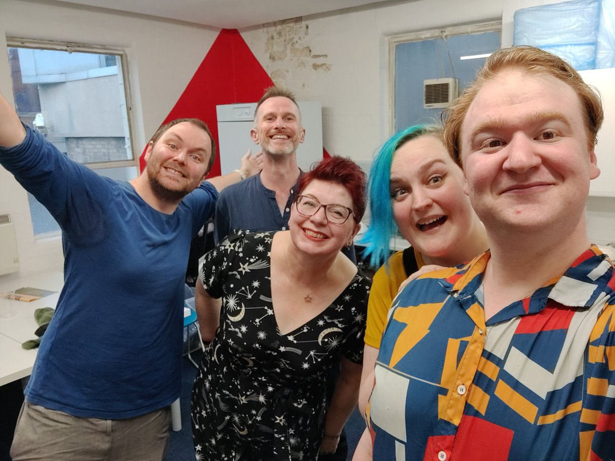 Before and After 💜✨ amazing crowd, amazing festival, great times had ❤️ the <a href="/robinhoodimprov/">Robin Hood Improv</a> festival is the frickin' best 

#RHIIF #improv #RobinHoodInternationalImprovFestival